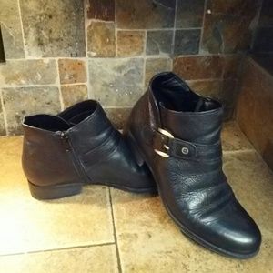 Naturlizer black booties "Jarrett" size 5